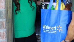 赶超亚马逊，沃尔玛成美国消费者首选在线杂货商！