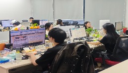 抓住90天出货窗口期！关税下调当晚，阿里国际站商家接到百万美国大单